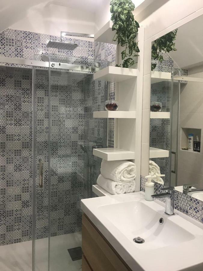 Napoli A Chiaia Apartment Bagian luar foto