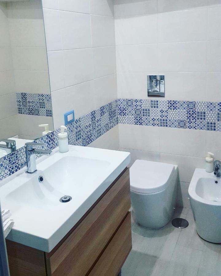 Napoli A Chiaia Apartment Bagian luar foto