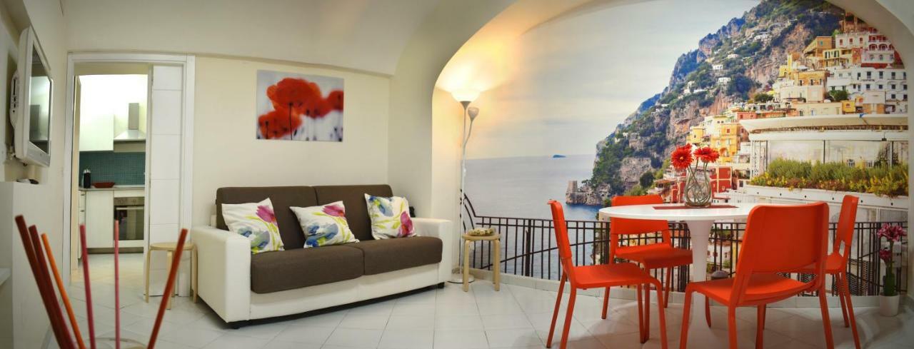 Napoli A Chiaia Apartment Bagian luar foto