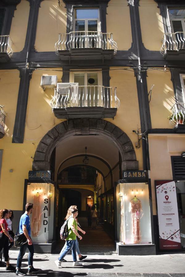 Napoli A Chiaia Apartment Bagian luar foto