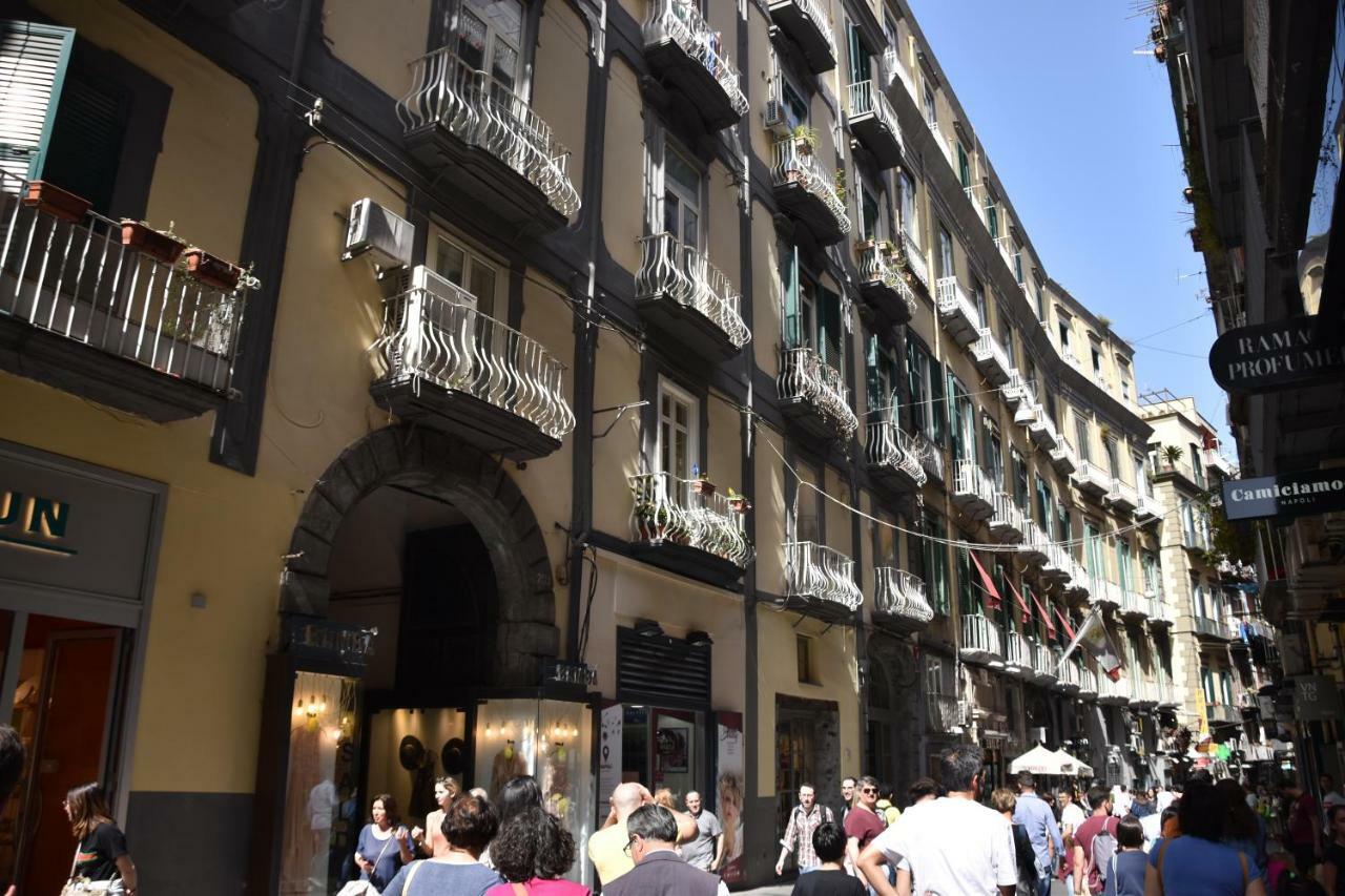 Napoli A Chiaia Apartment Bagian luar foto